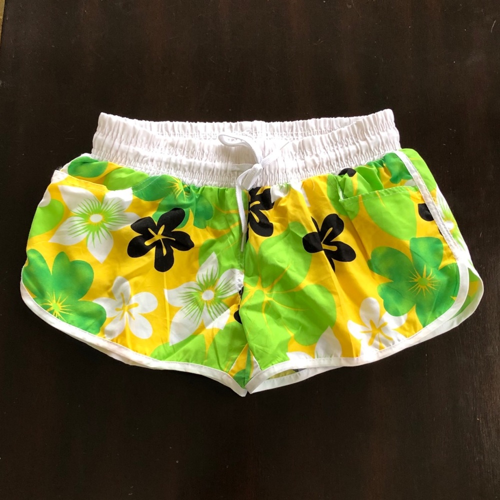 New Italian Girl’s Dri-Fit Athletic Floral Shorts - Picture 9 of 16